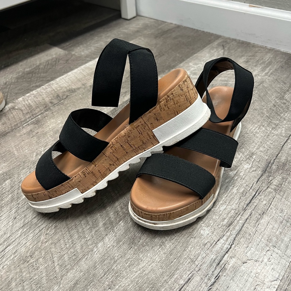 Platform Sandals - Picture 3 of 5